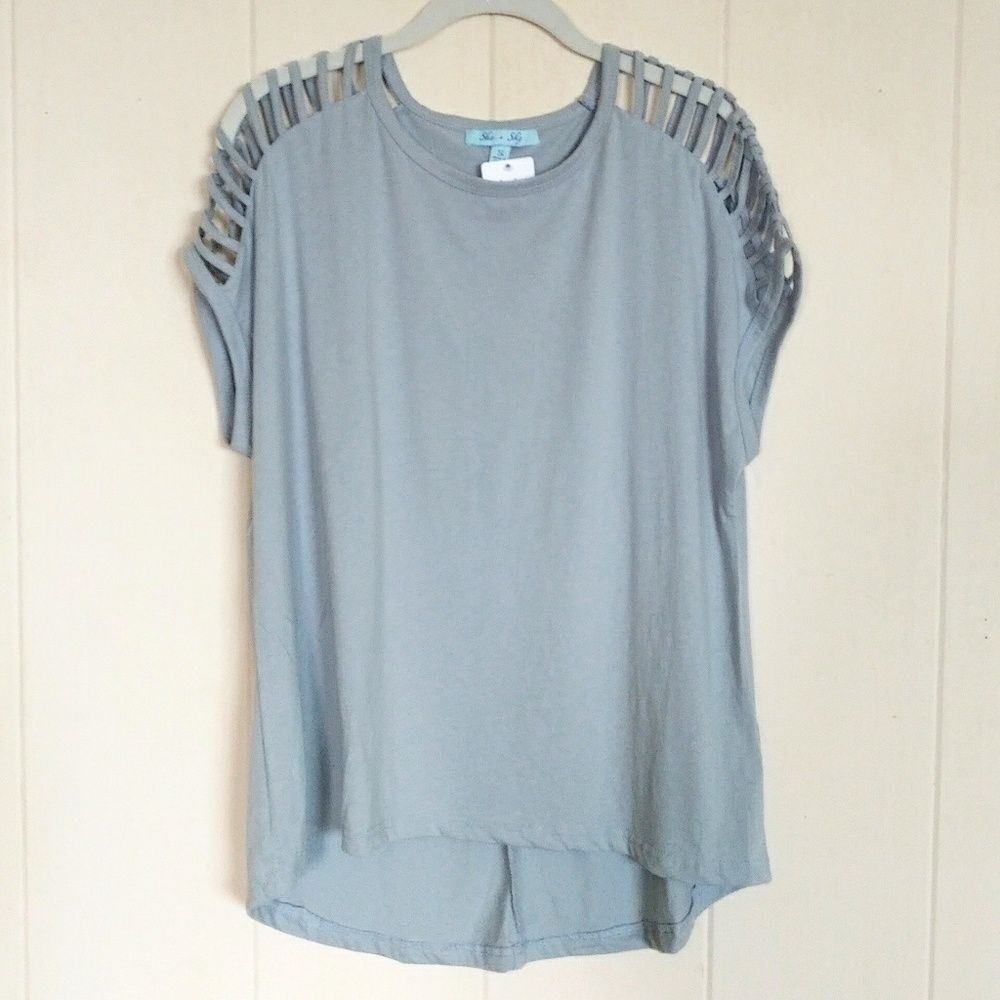 She + Sky🌌 Cage Sleeve Top Size Small - NWT